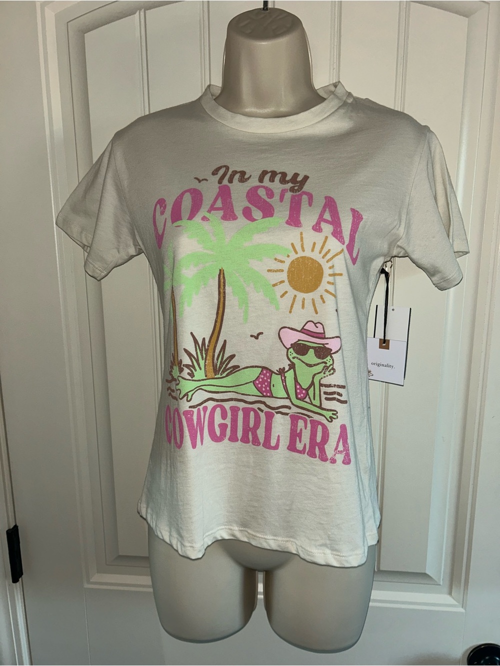 NWT Originality Coastal Cowgirl Graphic Tee - White with Pink Accents Sz M